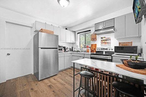 Immobilier commercial à vendre à North Miami, Floride: 351.54 m2 № 1748072 - photo 11