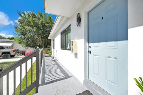 Immobilier commercial à vendre à North Miami, Floride: 351.54 m2 № 1748072 - photo 9