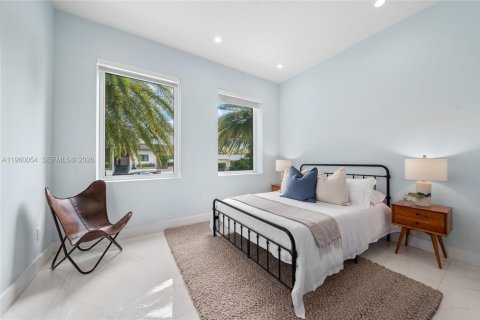 House in North Miami, Florida 5 bedrooms, 460.42 sq.m. № 2080697 - photo 14