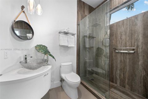 House in North Miami, Florida 5 bedrooms, 460.42 sq.m. № 2080697 - photo 15