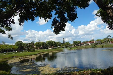Condo in Lauderhill, Florida, 2 bedrooms  № 694824 - photo 1