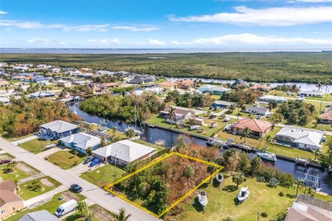 Terreno en venta en Port Charlotte, Florida № 1430203 - foto 1