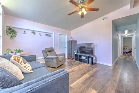House in Brandon, Florida 4 bedrooms, 186.55 sq.m. № 1670212 - photo 4