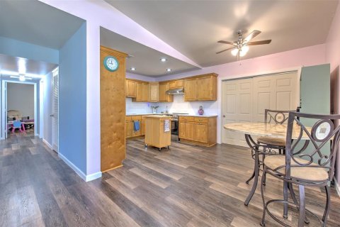 House in Brandon, Florida 4 bedrooms, 186.55 sq.m. № 1670212 - photo 11