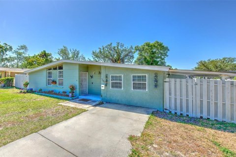 House in Brandon, Florida 4 bedrooms, 186.55 sq.m. № 1670212 - photo 2