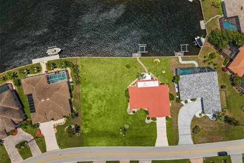 House in Punta Gorda, Florida 2 bedrooms, 137.03 sq.m. № 2204710 - photo 12