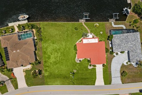 House in Punta Gorda, Florida 2 bedrooms, 137.03 sq.m. № 2204710 - photo 13