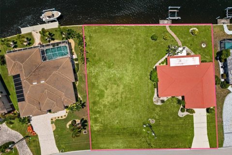 House in Punta Gorda, Florida 2 bedrooms, 137.03 sq.m. № 2204710 - photo 22
