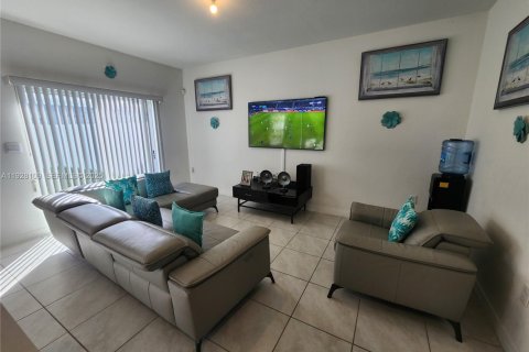 Townhouse in Homestead, Florida 3 bedrooms, 143.26 sq.m. № 1986816 - photo 13