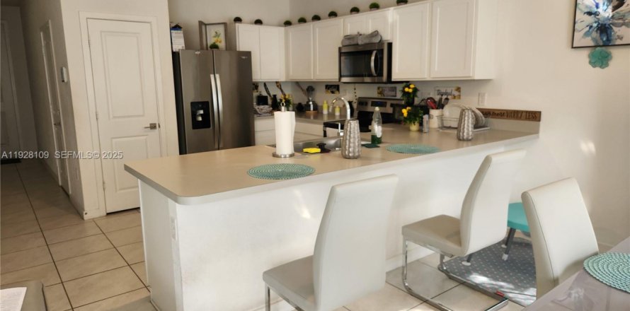 Townhouse in Homestead, Florida 3 bedrooms, 143.26 sq.m. № 1986816