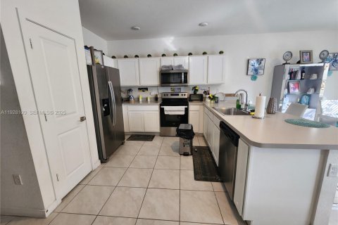 Townhouse in Homestead, Florida 3 bedrooms, 143.26 sq.m. № 1986816 - photo 5