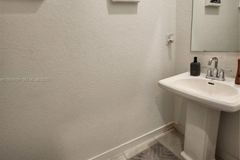 Townhouse in Homestead, Florida 3 bedrooms, 143.26 sq.m. № 1986816 - photo 17