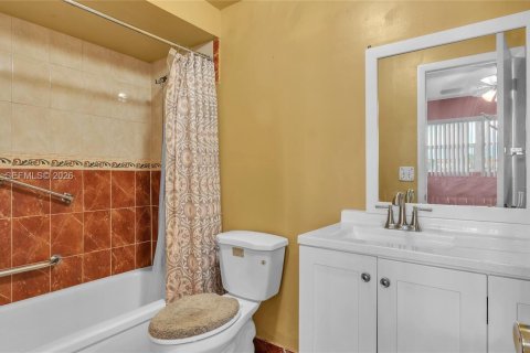 Condominio en alquiler en Lauderdale Lakes, Florida, 2 dormitorios № 2054446 - foto 3