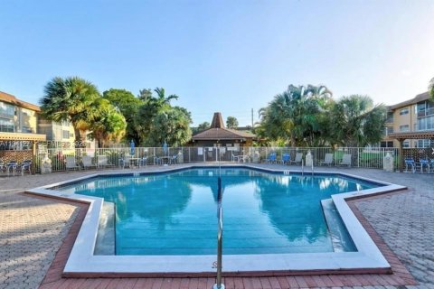 Condominio en alquiler en Lauderdale Lakes, Florida, 2 dormitorios № 2054446 - foto 9