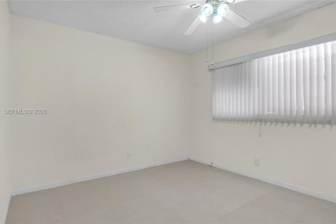 Condominio en alquiler en Lauderdale Lakes, Florida, 2 dormitorios № 2054446 - foto 5