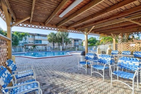 Condominio en alquiler en Lauderdale Lakes, Florida, 2 dormitorios № 2054446 - foto 10