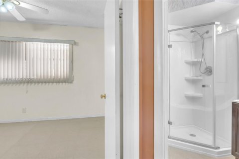 Condominio en alquiler en Lauderdale Lakes, Florida, 2 dormitorios № 2054446 - foto 7