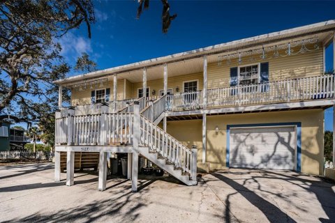 Villa ou maison à Port Richey, Floride 4 chambres, 200.85 m2 № 2131710