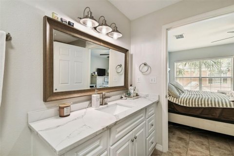 Condo in Tampa, Florida, 2 bedrooms № 2218214 - photo 30