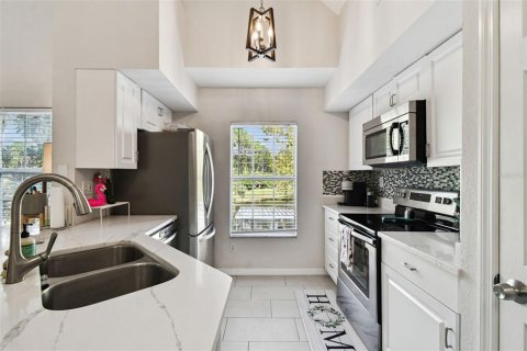 Condo in Tampa, Florida, 2 bedrooms № 2218214 - photo 16