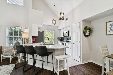 Condo in Tampa, Florida, 2 bedrooms № 2218214 - photo 10
