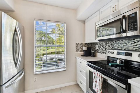 Condo in Tampa, Florida, 2 bedrooms № 2218214 - photo 18