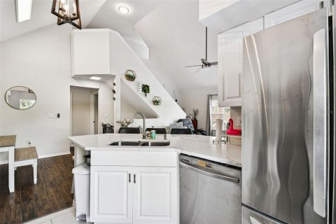 Condo in Tampa, Florida, 2 bedrooms № 2218214 - photo 20