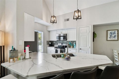 Condo in Tampa, Florida, 2 bedrooms № 2218214 - photo 13