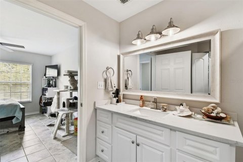 Condo in Tampa, Florida, 2 bedrooms № 2218214 - photo 29