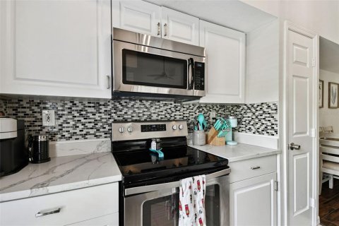 Condo in Tampa, Florida, 2 bedrooms № 2218214 - photo 19