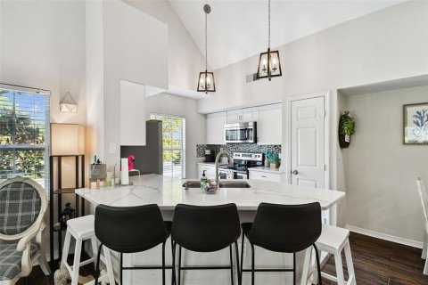 Condo in Tampa, Florida, 2 bedrooms № 2218214 - photo 12