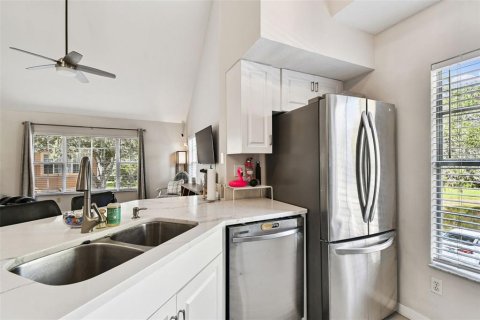 Condo in Tampa, Florida, 2 bedrooms № 2218214 - photo 17