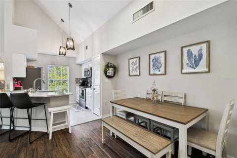 Condo in Tampa, Florida, 2 bedrooms № 2218214 - photo 8