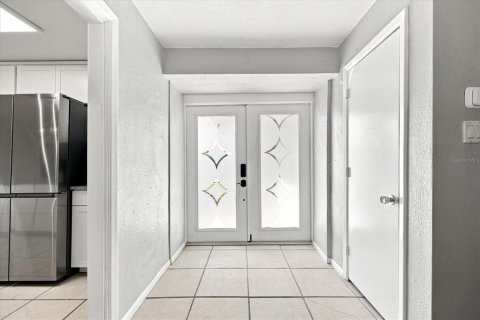 House in Saint Petersburg, Florida 3 bedrooms, 160.16 sq.m. № 2152056 - photo 5