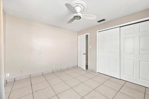 House in Saint Petersburg, Florida 3 bedrooms, 160.16 sq.m. № 2152056 - photo 29