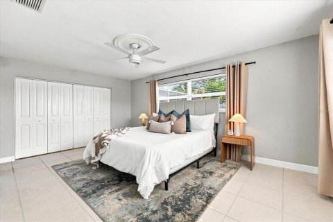 House in Saint Petersburg, Florida 3 bedrooms, 160.16 sq.m. № 2152056 - photo 22