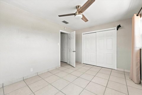House in Saint Petersburg, Florida 3 bedrooms, 160.16 sq.m. № 2152056 - photo 30