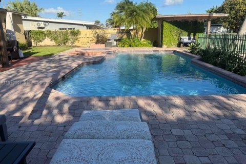 Снять в аренду виллу или дом в Майами, Флорида 3 спальни, 143.91м2, № 2044178 - фото 3