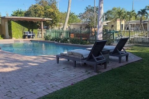 Снять в аренду виллу или дом в Майами, Флорида 3 спальни, 143.91м2, № 2044178 - фото 4