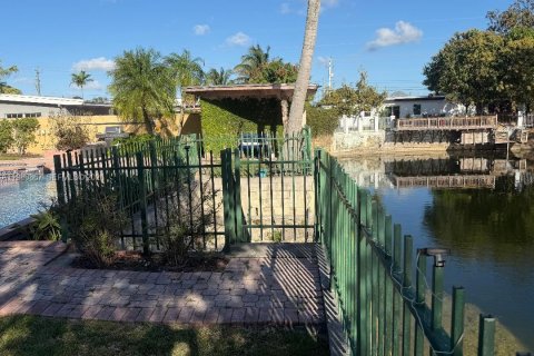 Снять в аренду виллу или дом в Майами, Флорида 3 спальни, 143.91м2, № 2044178 - фото 7