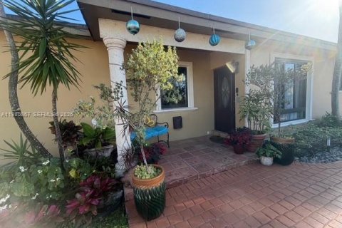 Снять в аренду виллу или дом в Майами, Флорида 3 спальни, 143.91м2, № 2044178 - фото 9