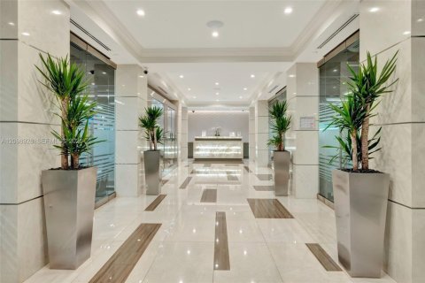 Condominio en venta en Aventura, Florida, 2 dormitorios, 222.04 m2 № 2397402 - foto 19