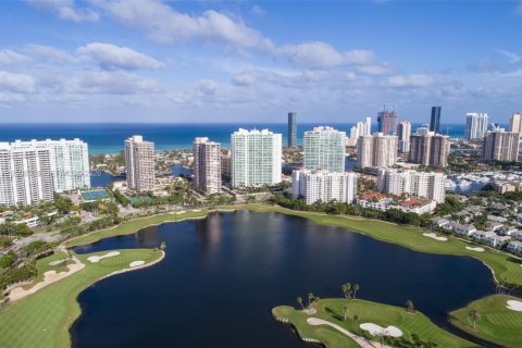 Condominio en venta en Aventura, Florida, 2 dormitorios, 222.04 m2 № 2397402 - foto 2