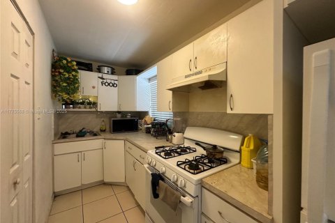Condo in North Miami, Florida, 1 bedroom  № 1714228 - photo 6