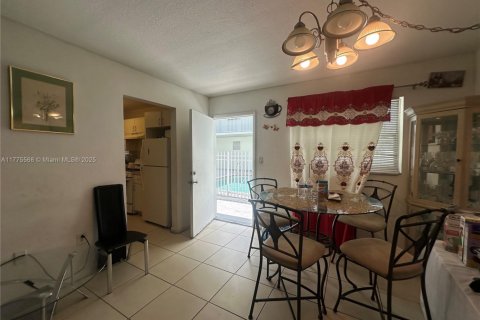 Condo in North Miami, Florida, 1 bedroom  № 1714228 - photo 9
