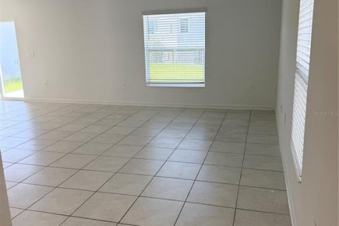 House in Davenport, Florida 4 bedrooms, 189.61 sq.m. № 2314165 - photo 3