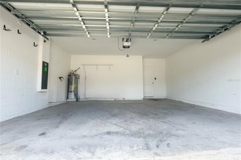 House in Davenport, Florida 4 bedrooms, 189.61 sq.m. № 2314165 - photo 27