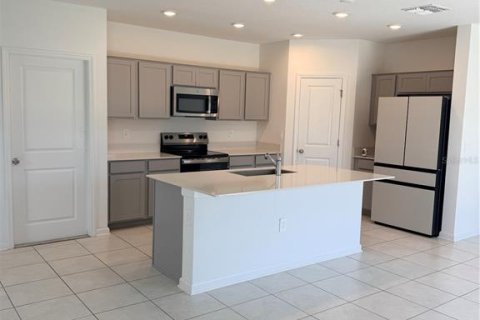 House in Davenport, Florida 4 bedrooms, 189.61 sq.m. № 2314165 - photo 5