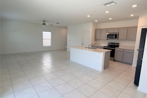 House in Davenport, Florida 4 bedrooms, 189.61 sq.m. № 2314165 - photo 7