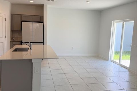House in Davenport, Florida 4 bedrooms, 189.61 sq.m. № 2314165 - photo 4